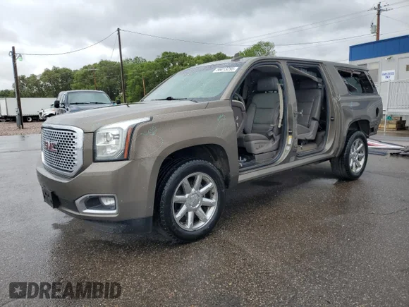 ✅ 2016 GMC Yukon XL Denali • VIN: 1GKS2HKJ8GR251558 • Лот: 56013295. Опубликован ранее на Copart с пробегом 195 237 миль. Бесплатный доступ к архиву аукционных продаж из США и подробный отчёт об истории автомобиля на DreamBid. Изображение 1.