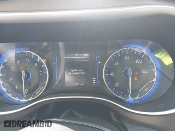 ✅ 2019 Chrysler Pacifica Touring L • VIN: 2C4RC1BGXKR731610 • Lot: 44766470. Wystawiony na IAAI z przebiegiem 102 407 mil. Bezpłatny archiwum sprzedaży aukcyjnych z USA i szczegółowy raport historii pojazdu na DreamBid. Zdjęcie 7.
