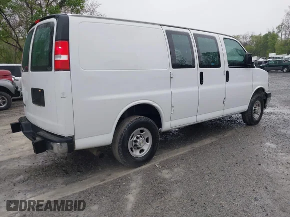 ✅ 2020 Chevrolet Express Cargo • VIN: 1GCWGAFG3L1213670 • Лот: 44905889. Опубліковано раніше на IAAI з пробігом 212 257 миль. Безкоштовний доступ до архіву аукціонних продажів зі США та докладний звіт про історію автомобіля на DreamBid. Зображення 4.