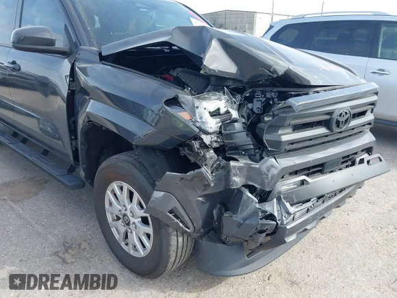 ✅ 2025 Toyota Tacoma TRD Sport • VIN: 3TMLB5JN3SM173137 • Lot: 44472378. Wystawiony na IAAI z przebiegiem 3 557 mil. Bezpłatny archiwum sprzedaży aukcyjnych z USA i szczegółowy raport historii pojazdu na DreamBid. Zdjęcie 6.
