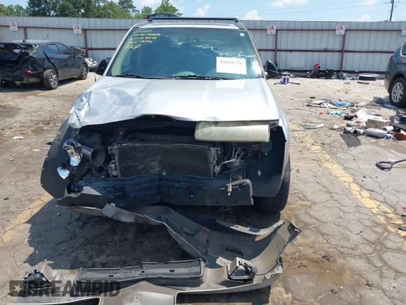 ✅ 2004 Saturn VUE V6 • VIN: 5GZCZ53454S822042 • Lot: 42669326. Wystawiony na IAAI z przebiegiem 238 426 mil. Bezpłatny archiwum sprzedaży aukcyjnych z USA i szczegółowy raport historii pojazdu na DreamBid. Zdjęcie 6.