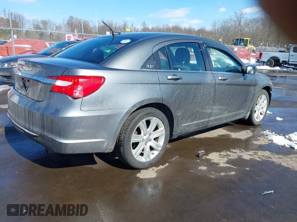 ✅ 2013 Chrysler 200 Touring • VIN: 1C3CCBBB2DN597566 • Lot: 44446787. Wystawiony na IAAI z przebiegiem 63 153 mil. Bezpłatny archiwum sprzedaży aukcyjnych z USA i szczegółowy raport historii pojazdu na DreamBid. Zdjęcie 4.