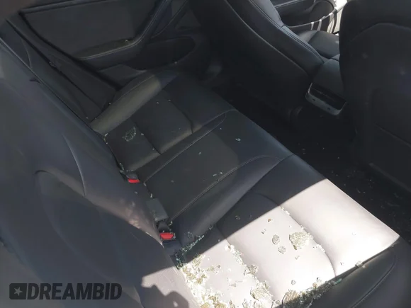 ✅ 2018 Tesla Model 3 Long Range Battery • VIN: 5YJ3E1EAXJF171914 • Lot: 42980120. Wystawiony na IAAI z przebiegiem 81 762 mil. Bezpłatny archiwum sprzedaży aukcyjnych z USA i szczegółowy raport historii pojazdu na DreamBid. Zdjęcie 8.