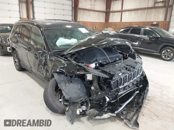 ✅ 2024 Jeep Grand Cherokee Limited • VIN: 1C4RJKBG0R8609582 • Lot: 43149906. Wystawiony na IAAI z przebiegiem 9 965 mil. Bezpłatny archiwum sprzedaży aukcyjnych z USA i szczegółowy raport historii pojazdu na DreamBid. Zdjęcie 6.