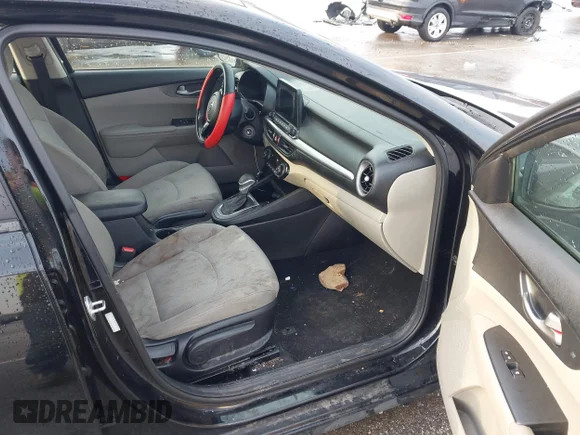 ✅ 2019 Kia Forte LXS • VIN: 3KPF24AD0KE104866 • Lot: 44712675. Wystawiony na IAAI z przebiegiem 95 502 mil. Bezpłatny archiwum sprzedaży aukcyjnych z USA i szczegółowy raport historii pojazdu na DreamBid. Zdjęcie 5.