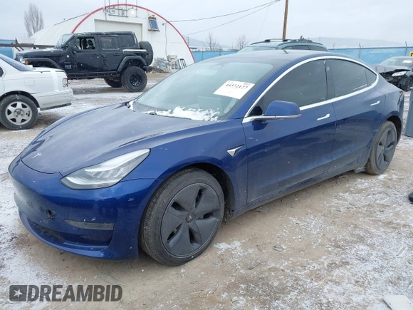 ✅ 2020 Tesla Model 3 Standard Range Plus • VIN: 5YJ3E1EA1LF802519 • Lot: 44372127. Wystawiony na IAAI z przebiegiem 38 538 mil. Bezpłatny archiwum sprzedaży aukcyjnych z USA i szczegółowy raport historii pojazdu na DreamBid. Zdjęcie 2.