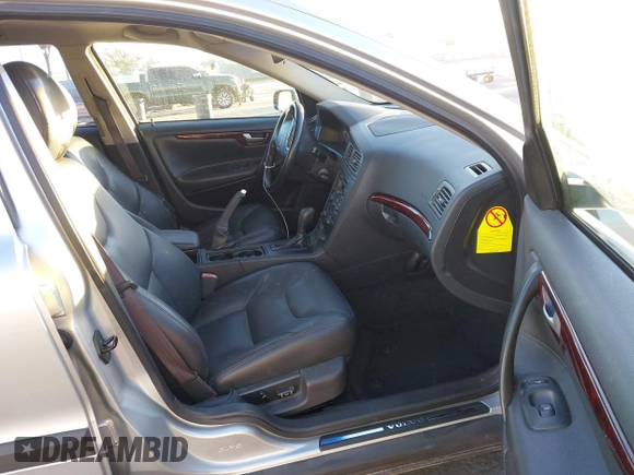 ✅ 2004 Volvo V70 • VIN: YV1SW59V642361434 • Лот: 40801585. Опубликован ранее на IAAI с пробегом 119 419 миль. Бесплатный доступ к архиву аукционных продаж из США и подробный отчёт об истории автомобиля на DreamBid. Изображение 5.