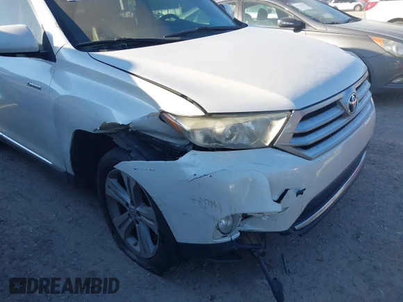 ✅ 2013 Toyota Highlander Limited • VIN: 5TDYK3EH9DS108956 • Lot: 43984849. Wystawiony na IAAI z przebiegiem 298 076 mil. Bezpłatny archiwum sprzedaży aukcyjnych z USA i szczegółowy raport historii pojazdu na DreamBid. Zdjęcie 6.