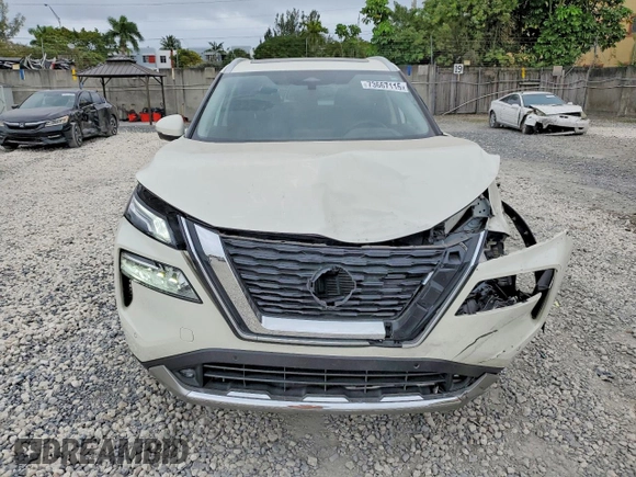 ✅ 2021 Nissan Rogue Platinum • VIN: JN8AT3DD4MW309682 • Lot: 73667115. Wystawiony na Copart z przebiegiem 45 013 mil. Bezpłatny archiwum sprzedaży aukcyjnych z USA i szczegółowy raport historii pojazdu na DreamBid. Zdjęcie 5.