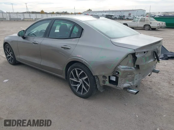 ✅ 2020 Volvo S60 Momentum • VIN: 7JR102FK1LG041906 • Lot: 43620077. Listed on IAAI with 98,561 mi. Free auction sales archive from the USA and detailed vehicle history report at DreamBid. Image 3.