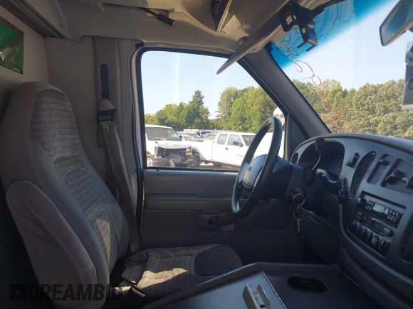 ✅ 2002 Ford E-350 • VIN: 1FDSS34F92HA66162 • Lot: 40523044. Wystawiony na IAAI z przebiegiem 322 692 mil. Bezpłatny archiwum sprzedaży aukcyjnych z USA i szczegółowy raport historii pojazdu na DreamBid. Zdjęcie 5.