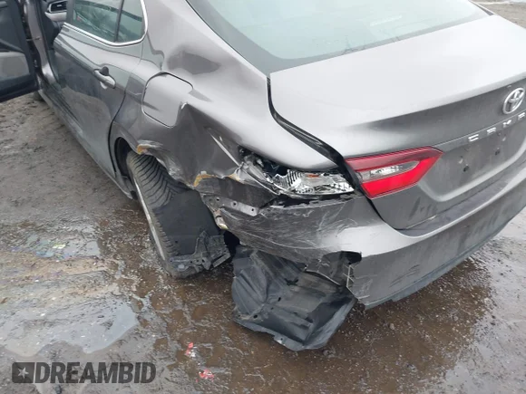 ✅ 2022 Toyota Camry LE • VIN: 4T1C11AK6NU626700 • Lot: 44543733. Wystawiony na IAAI z przebiegiem 77 167 mil. Bezpłatny archiwum sprzedaży aukcyjnych z USA i szczegółowy raport historii pojazdu na DreamBid. Zdjęcie 6.