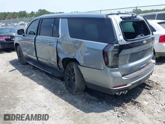 ✅ 2025 Chevrolet Suburban Premier • VIN: 1GNS5FRD8SR181650 • Lot: 42288116. Wystawiony na IAAI z przebiegiem 4 221 mil. Bezpłatny archiwum sprzedaży aukcyjnych z USA i szczegółowy raport historii pojazdu na DreamBid. Zdjęcie 3.