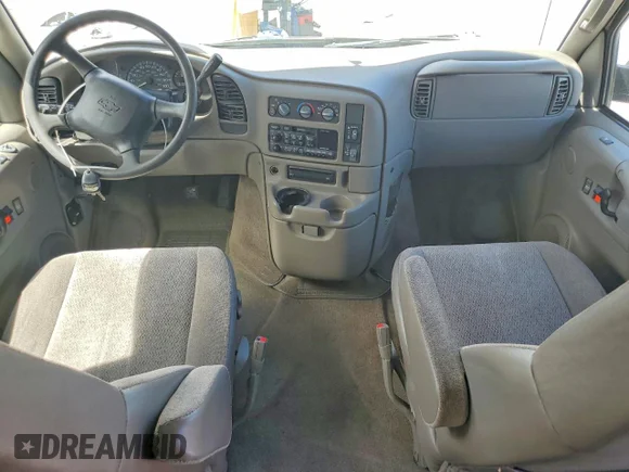 ✅ 2005 Chevrolet Astro • VIN: 1GNDM19X15B105712 • Lot: 85461755. Wystawiony na Copart z przebiegiem 61 452 mil. Bezpłatny archiwum sprzedaży aukcyjnych z USA i szczegółowy raport historii pojazdu na DreamBid. Zdjęcie 8.
