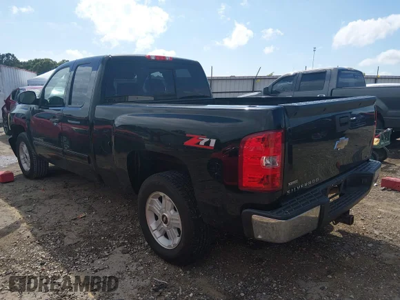 ✅ 2011 Chevrolet Silverado 1500 LT • VIN: 1GCRCSE02BZ442263 • Lot: 45358196. Wystawiony na IAAI z przebiegiem 140 311 mil. Bezpłatny archiwum sprzedaży aukcyjnych z USA i szczegółowy raport historii pojazdu na DreamBid. Zdjęcie 3.