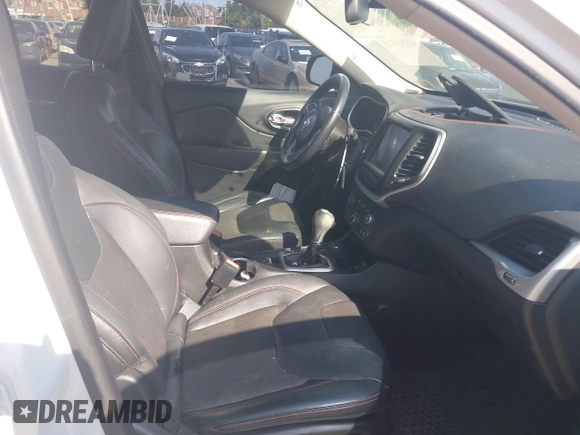✅ 2015 Jeep Cherokee Trailhawk • VIN: 1C4PJMBS8FW786850 • Lot: 42203322. Wystawiony na IAAI z przebiegiem 186 661 mil. Bezpłatny archiwum sprzedaży aukcyjnych z USA i szczegółowy raport historii pojazdu na DreamBid. Zdjęcie 5.