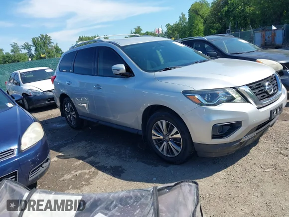 ✅ 2017 Nissan Pathfinder SV • VIN: 5N1DR2MM3HC677999 • Lot: 45092370. Wystawiony na IAAI z przebiegiem 138 688 mil. Bezpłatny archiwum sprzedaży aukcyjnych z USA i szczegółowy raport historii pojazdu na DreamBid. Zdjęcie 1.