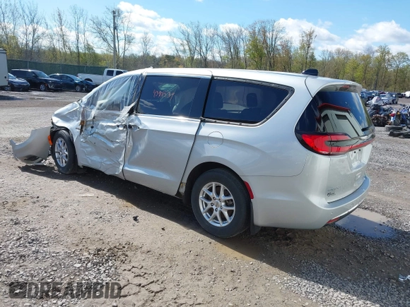 ✅ 2023 Chrysler Pacifica Touring L • VIN: 2C4RC1BG4PR590122 • Lot: 43901539. Wystawiony na IAAI z przebiegiem 55 887 mil. Bezpłatny archiwum sprzedaży aukcyjnych z USA i szczegółowy raport historii pojazdu na DreamBid. Zdjęcie 3.