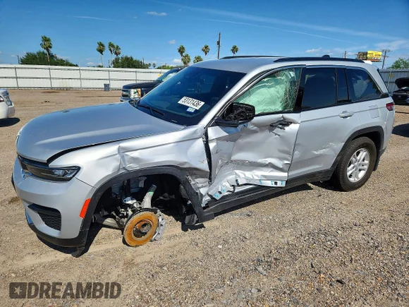 ✅ 2025 Jeep Grand Cherokee Laredo • VIN: 1C4RJGAG7S8804969 • Лот: 53131436. Опубликован ранее на Copart с пробегом 3 904 миль. Бесплатный доступ к архиву аукционных продаж из США и подробный отчёт об истории автомобиля на DreamBid. Изображение 1.