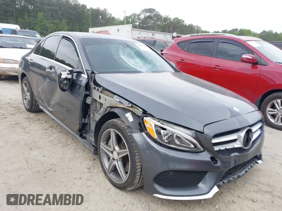 ✅ 2015 Mercedes-Benz C 400 • VIN: 55SWF6GB8FU020024 • Лот: 45011185. Опубліковано раніше на IAAI з пробігом 102 561 миль. Безкоштовний доступ до архіву аукціонних продажів зі США та докладний звіт про історію автомобіля на DreamBid. Зображення 1.