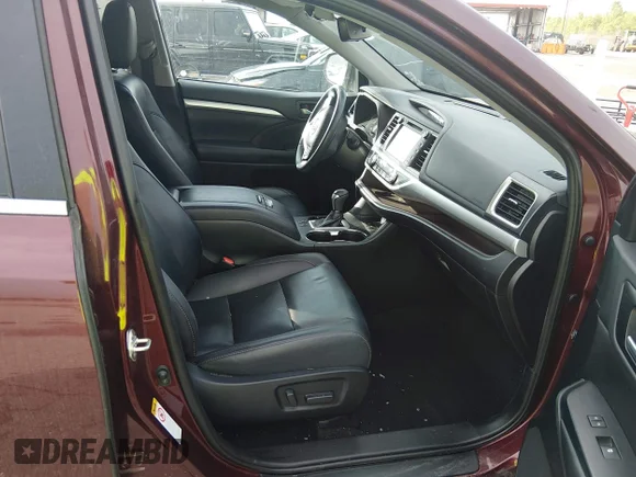 ✅ 2019 Toyota Highlander XLE • VIN: 5TDKZRFH5KS296035 • Lot: 44684042. Listed on IAAI with 91,684 mi. Free auction sales archive from the USA and detailed vehicle history report at DreamBid. Image 5.