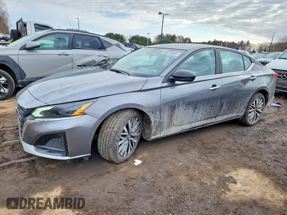 ✅ 2025 Nissan Altima SV • VIN: 1N4BL4DV4SN396300 • Лот: 77659735. Опубликован ранее на Copart с пробегом 22 922 миль. Бесплатный доступ к архиву аукционных продаж из США и подробный отчёт об истории автомобиля на DreamBid. Изображение 1.