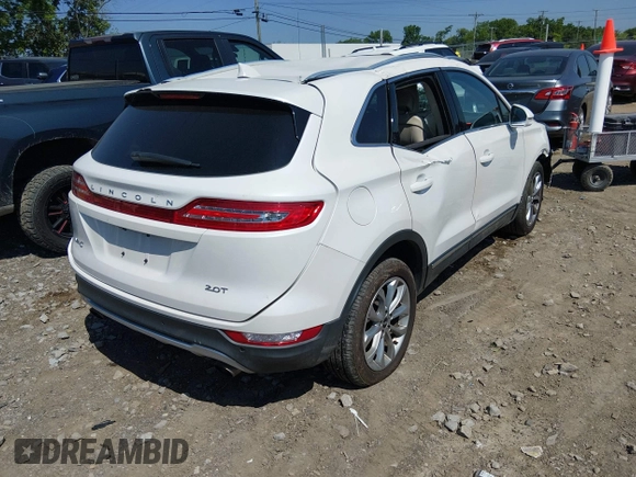 ✅ 2018 Lincoln MKC Select • VIN: 5LMCJ2C90JUL32037 • Lot: 44924396. Wystawiony na IAAI z przebiegiem 142 387 mil. Bezpłatny archiwum sprzedaży aukcyjnych z USA i szczegółowy raport historii pojazdu na DreamBid. Zdjęcie 4.
