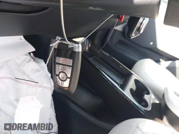 ✅ 2022 Ford Mustang Mach-E Premium • VIN: 3FMTK3R79NMA19266 • Lot: 43375004. Wystawiony na IAAI z przebiegiem 32 516 mil. Bezpłatny archiwum sprzedaży aukcyjnych z USA i szczegółowy raport historii pojazdu na DreamBid. Zdjęcie 11.