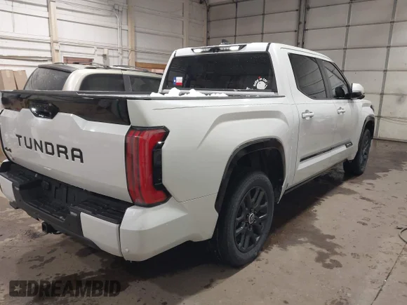 ✅ 2024 Toyota Tundra Platinum Hybrid • VIN: 5TFNC5DB1RX080824 • Lot: 44148799. Wystawiony na IAAI z przebiegiem 19 710 mil. Bezpłatny archiwum sprzedaży aukcyjnych z USA i szczegółowy raport historii pojazdu na DreamBid. Zdjęcie 4.