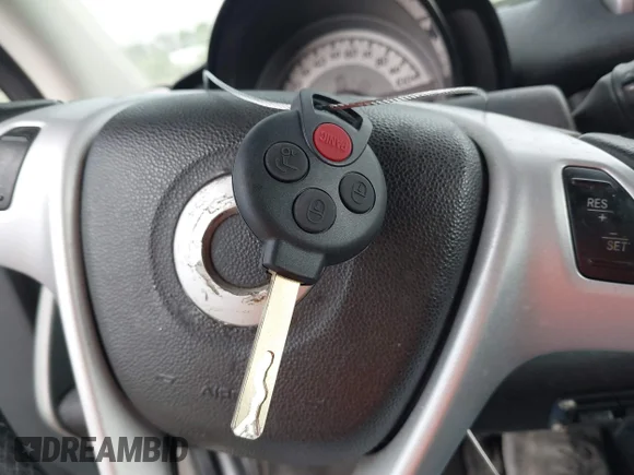✅ 2011 Smart fortwo Pure • VIN: WMEEJ3BA1BK492279 • Lot: 44710379. Wystawiony na IAAI z przebiegiem 115 565 mil. Bezpłatny archiwum sprzedaży aukcyjnych z USA i szczegółowy raport historii pojazdu na DreamBid. Zdjęcie 11.