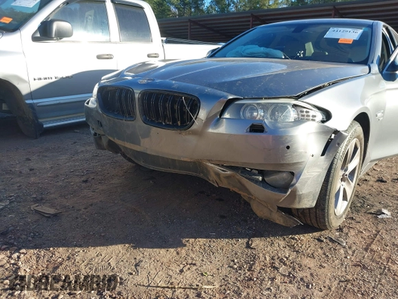 ✅ 2013 BMW 5 Series 528i xDrive • VIN: WBAXH5C59DDW12267 • Lot: 44129136. Wystawiony na IAAI z przebiegiem 103 989 mil. Bezpłatny archiwum sprzedaży aukcyjnych z USA i szczegółowy raport historii pojazdu na DreamBid. Zdjęcie 6.