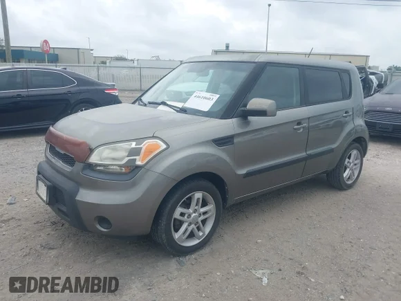 ✅ 2011 Kia Soul + • VIN: KNDJT2A22B7254942 • Lot: 44610603. Wystawiony na IAAI z przebiegiem 110 615 mil. Bezpłatny archiwum sprzedaży aukcyjnych z USA i szczegółowy raport historii pojazdu na DreamBid. Zdjęcie 2.