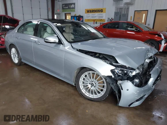 ✅ 2022 Mercedes-Benz E 350 • VIN: W1KZF8EB0NB053216 • Lot: 41888268. Listed on IAAI with 17,652 mi. Free auction sales archive from the USA and detailed vehicle history report at DreamBid. Image 1.