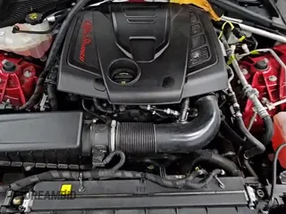 ✅ 2017 Alfa Romeo Giulia • VIN: ZARFAEDN2H7550500 • Lot: 64990245. Wystawiony na Copart z przebiegiem 44 959 mil. Bezpłatny archiwum sprzedaży aukcyjnych z USA i szczegółowy raport historii pojazdu na DreamBid. Zdjęcie 14.