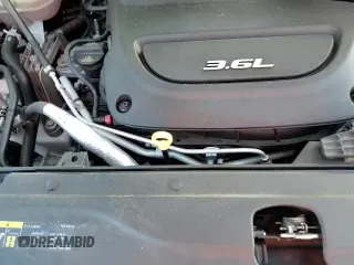 ✅ 2019 Chrysler Pacifica Touring L • VIN: 2C4RC1BG0KR522716 • Lot: 85366965. Wystawiony na Copart z przebiegiem 60 646 mil. Bezpłatny archiwum sprzedaży aukcyjnych z USA i szczegółowy raport historii pojazdu na DreamBid. Zdjęcie 14.