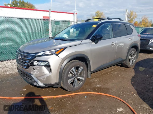 ✅ 2025 Nissan Rogue SL • VIN: JN8BT3CB2SW152719 • Lot: 43591673. Wystawiony na IAAI z przebiegiem 4 399 mil. Bezpłatny archiwum sprzedaży aukcyjnych z USA i szczegółowy raport historii pojazdu na DreamBid. Zdjęcie 17.