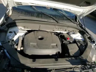 ✅ 2018 Volvo XC60 Momentum • VIN: LYV102RK0JB068923 • Lot: 90018685. Wystawiony na Copart z przebiegiem 67 853 mil. Bezpłatny archiwum sprzedaży aukcyjnych z USA i szczegółowy raport historii pojazdu na DreamBid. Zdjęcie 17.