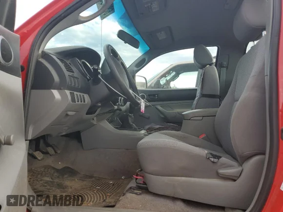 ✅ 2005 Toyota Tacoma PreRunner • VIN: 5TENX62N25Z013384 • Lot: 68015904. Wystawiony na Copart z przebiegiem 109 847 mil. Bezpłatny archiwum sprzedaży aukcyjnych z USA i szczegółowy raport historii pojazdu na DreamBid. Zdjęcie 7.