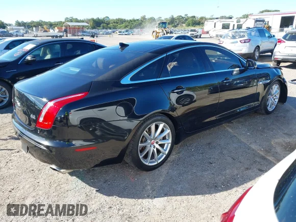 ✅ 2015 Jaguar XJ • VIN: SAJWJ1CD9F8V80047 • Лот: 43535309. Опубліковано раніше на IAAI з пробігом 145 442 миль. Безкоштовний доступ до архіву аукціонних продажів зі США та докладний звіт про історію автомобіля на DreamBid. Зображення 4.