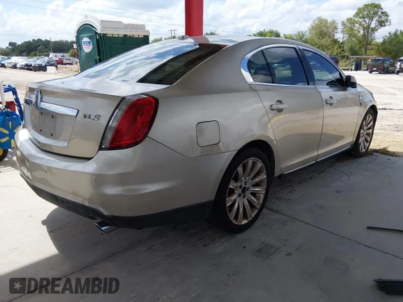 ✅ 2010 Lincoln MKS • VIN: 1LNHL9DR8AG609980 • Lot: 45038007. Wystawiony na IAAI z przebiegiem 68 777 mil. Bezpłatny archiwum sprzedaży aukcyjnych z USA i szczegółowy raport historii pojazdu na DreamBid. Zdjęcie 4.