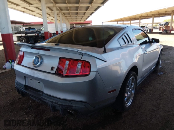 ✅ 2010 Ford Mustang GT • VIN: 1ZVBP8CH3A5116749 • Lot: 44676049. Wystawiony na IAAI z przebiegiem 135 528 mil. Bezpłatny archiwum sprzedaży aukcyjnych z USA i szczegółowy raport historii pojazdu na DreamBid. Zdjęcie 4.