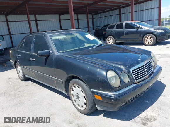 ✅ 1999 Mercedes-Benz E 320 • VIN: WDBJF65H4XA833887 • Lot: 45546780. Wystawiony na IAAI z przebiegiem 183 060 mil. Bezpłatny archiwum sprzedaży aukcyjnych z USA i szczegółowy raport historii pojazdu na DreamBid. Zdjęcie 1.