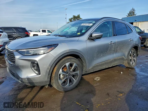 ✅ 2023 Ford Escape Platinum • VIN: 1FMCU9JZ2PUA18663 • Лот: 99784185. Опубликован ранее на Copart с пробегом 39 877 миль. Бесплатный доступ к архиву аукционных продаж из США и подробный отчёт об истории автомобиля на DreamBid. Изображение 1.