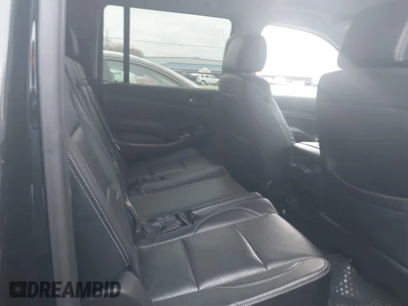 ✅ 2020 Chevrolet Suburban LS • VIN: 1GNSKGKC0LR215789 • Lot: 41781707. Wystawiony na IAAI z przebiegiem 204 914 mil. Bezpłatny archiwum sprzedaży aukcyjnych z USA i szczegółowy raport historii pojazdu na DreamBid. Zdjęcie 8.