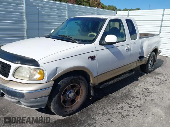✅ 1999 Ford F-150 XL • VIN: 2FTRX07W2XCA60118 • Lot: 43705361. Wystawiony na IAAI z przebiegiem 274 573 mil. Bezpłatny archiwum sprzedaży aukcyjnych z USA i szczegółowy raport historii pojazdu na DreamBid. Zdjęcie 2.