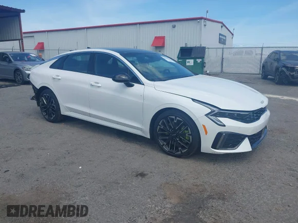✅ 2026 Kia K5 GT • VIN: KNAG44J8XT5416737 • Лот: 44861608. Опубліковано раніше на IAAI з пробігом 10 629 миль. Безкоштовний доступ до архіву аукціонних продажів зі США та докладний звіт про історію автомобіля на DreamBid. Зображення 1.