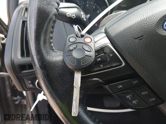 ✅ 2015 Ford Focus SE • VIN: 1FADP3F24FL300029 • Лот: 45212694. Опубліковано раніше на IAAI з пробігом 104 077 миль. Безкоштовний доступ до архіву аукціонних продажів зі США та докладний звіт про історію автомобіля на DreamBid. Зображення 11.
