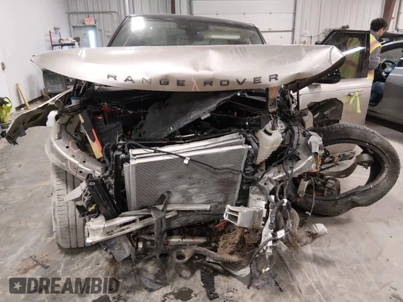 ✅ 2025 Land Rover Range Rover SE • VIN: SALKP9F41SA261629 • Лот: 44178137. Опубліковано раніше на IAAI з пробігом 19 625 миль. Безкоштовний доступ до архіву аукціонних продажів зі США та докладний звіт про історію автомобіля на DreamBid. Зображення 6.