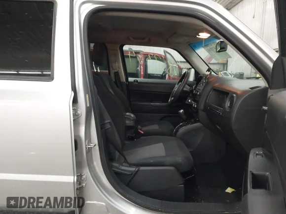 ✅ 2011 Jeep Patriot Sport • VIN: 1J4NT1GA1BD263427 • Lot: 43862304. Wystawiony na IAAI z przebiegiem 231 578 mil. Bezpłatny archiwum sprzedaży aukcyjnych z USA i szczegółowy raport historii pojazdu na DreamBid. Zdjęcie 5.
