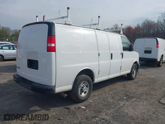 ✅ 2017 Chevrolet Express Cargo • VIN: 1GCWGAFF7H1120858 • Lot: 42124363. Wystawiony na IAAI z przebiegiem 163 848 mil. Bezpłatny archiwum sprzedaży aukcyjnych z USA i szczegółowy raport historii pojazdu na DreamBid. Zdjęcie 4.